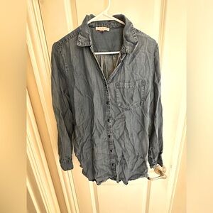 Chambray long sleeve button up top medium soft